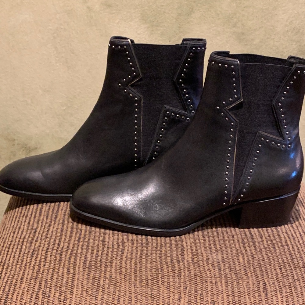 Lola Cruz star studded ankle boots